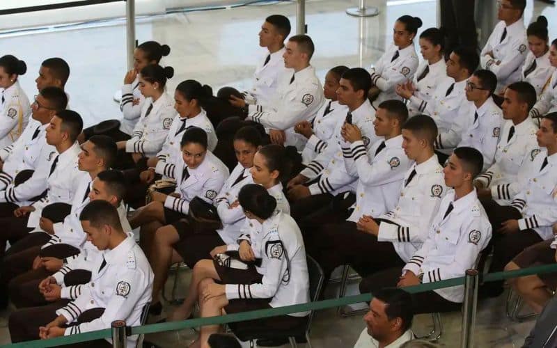 Contra Hierarquia e Disciplina: Entidades sindicais tentam derrubar Escolas Cívico-Militares no STF