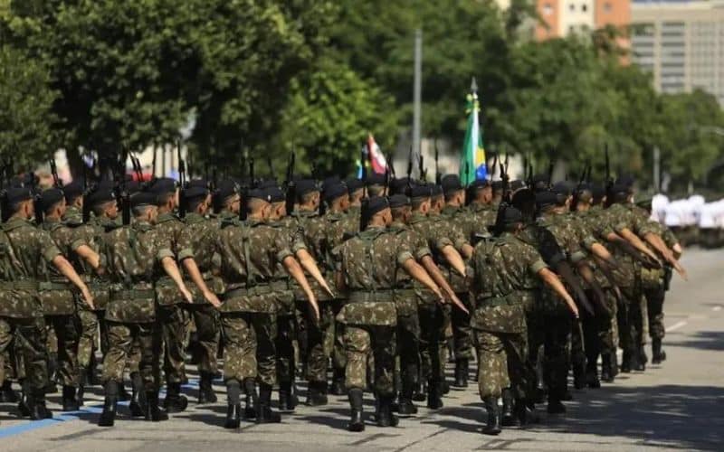 Militar vence União e será reintegrado, aposentado com salário maior e indenizado em R$ 10 mil