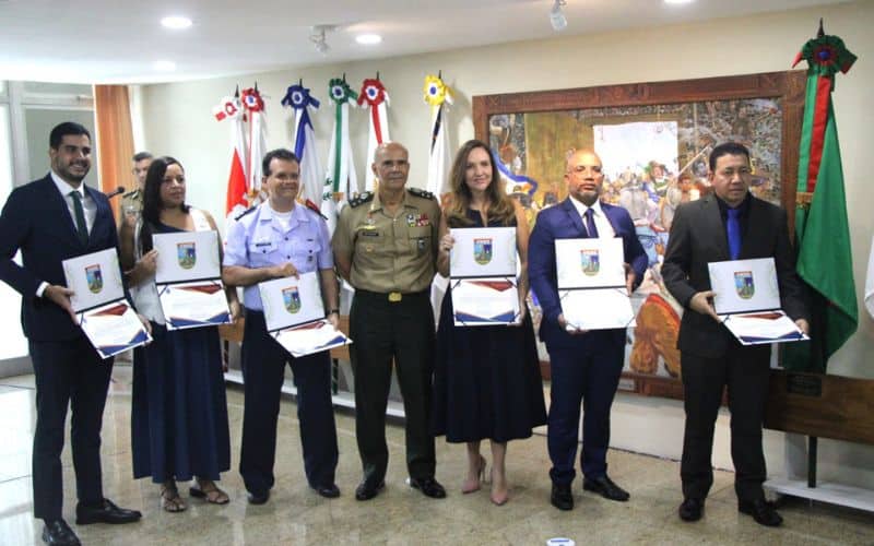 CMNE distribui diplomas “Amigo do Comando Militar do Nordeste” e General reafirma valores do Exército Brasileiro