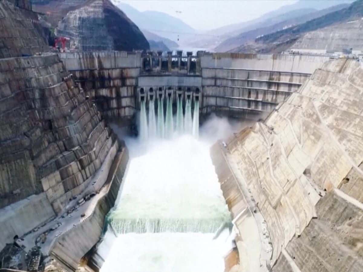 China impressiona o mundo ao produzir energia lançando água de uma altura equivalente à metade do Everest: 2,1 milhões de kW gerados de uma maneira incrível