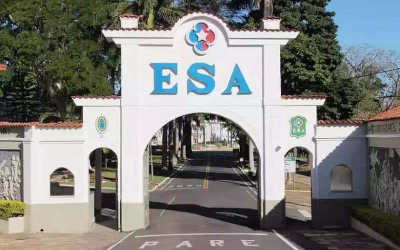 Tenente do Exército invade quarto e mata mulher com tiro na cabeça; filho presencia o crime