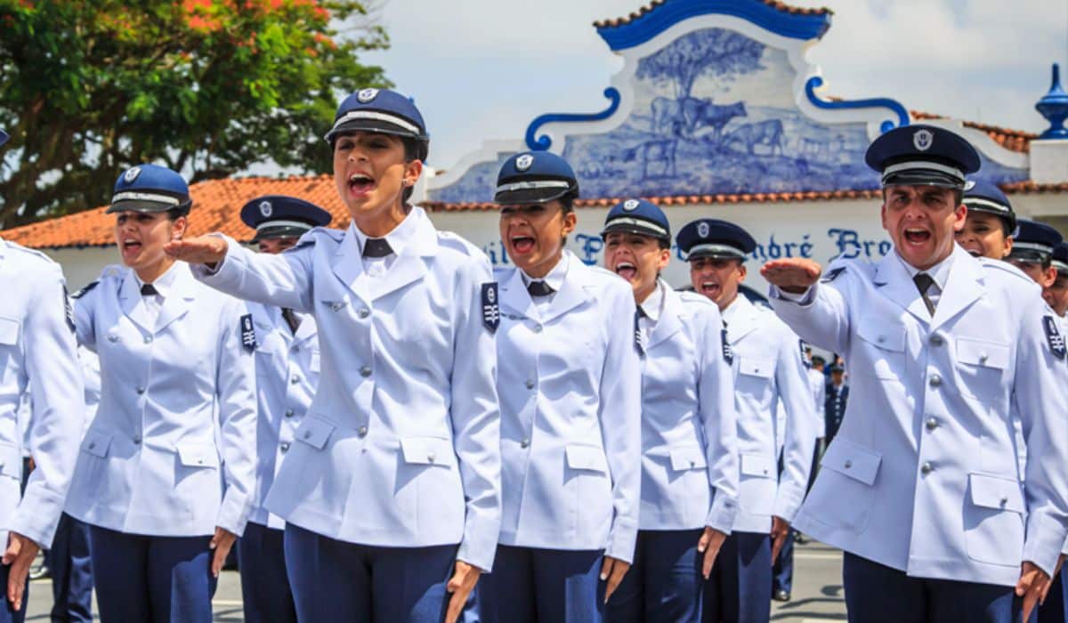 Inscrições abertas para o Curso de Formação de Sargentos da Aeronáutica! Quase 200 vagas para quem tem nível médio