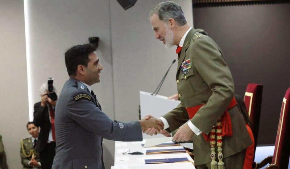 Major brasileiro é premiado pelo Exército espanhol por desempenho excepcional em curso de Estado-Maior. Conheça essa conquista que eleva o prestígio do Brasil no cenário global