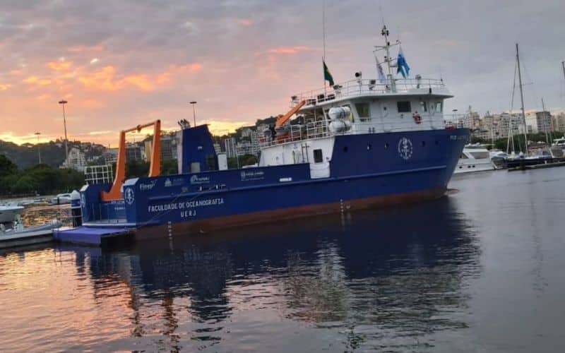 Marinha autoriza pesquisa da UERJ com algas em parceria com a Sorbonne