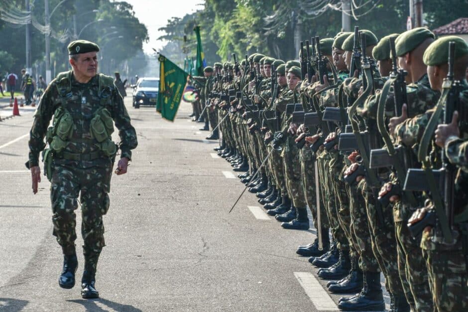 Exército abre vagas para 7 profissões administrativas! Ingresse como Sargento ou Oficial Temporário ganhando acima de R$ 8 mil
