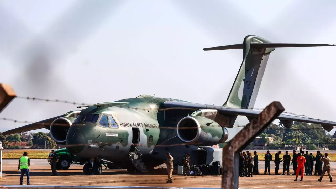 Incêndio no Pantanal: FAB reforça ações de combate as queimadas; quase 100 mil litros de água foram lançadas pelo KC-390