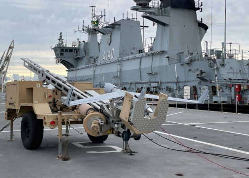 Por primeira vez na América Latina, será lançado um UAV a partir de um navio militar, o famoso NAM Atlântico, o maior navio militar do Brasil