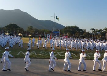 Marinha do Brasil em dia histórico: Formatura da primeira turma mista de fuzileiros navais contou com a participação de 114 mulheres e 546 homens celebrando a inclusão e igualdade