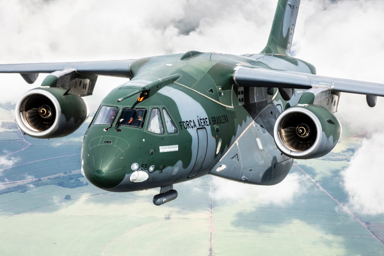 Conheça o C-390, maior avião produzido na América Latina e que está sendo usado pela FAB no combate aos incêndios do Pantanal
