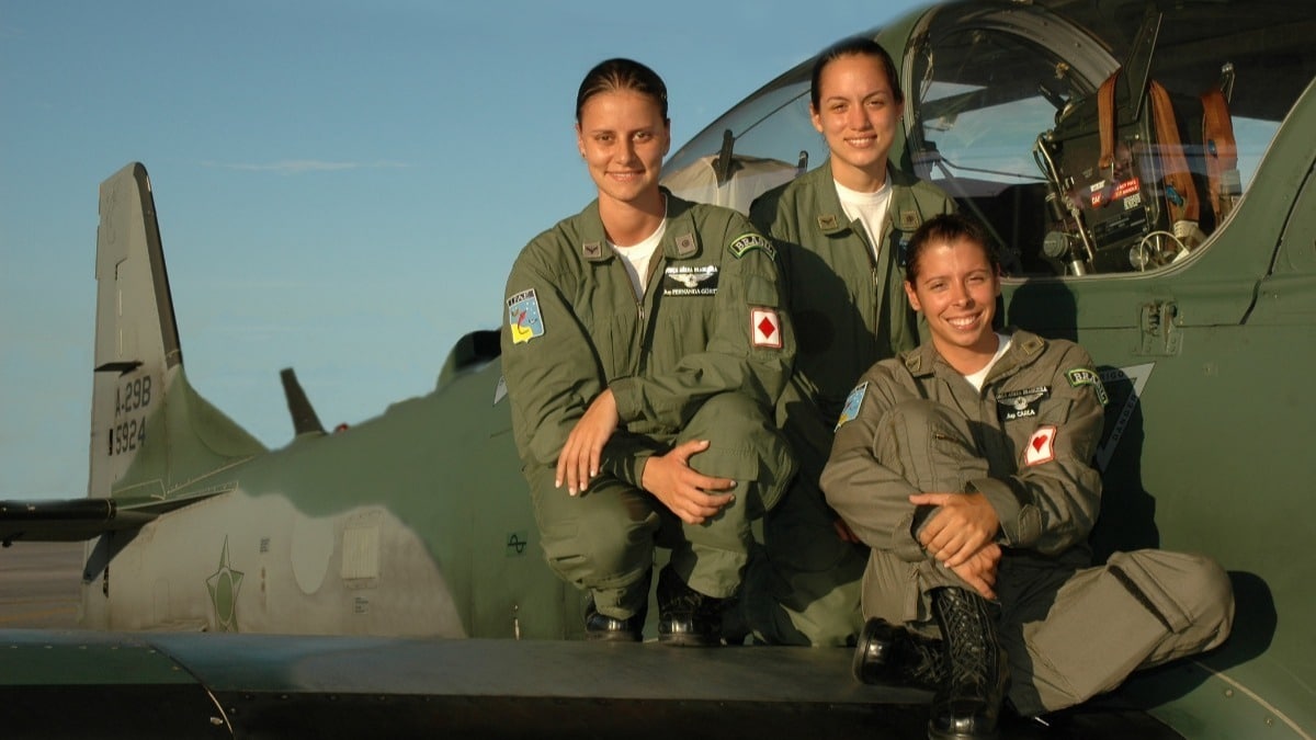 Força Aérea Brasileira está convocando MULHERES para servir como Oficiais Temporárias! Inscrições abertas com salários que podem chegar a mais de R$ 14 mil por mês!