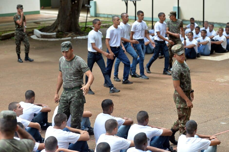 Colégio Militar de Curitiba divulga edital de processo seletivo para 2025! Vagas para jovens cursarem o ensino fundamental e médio