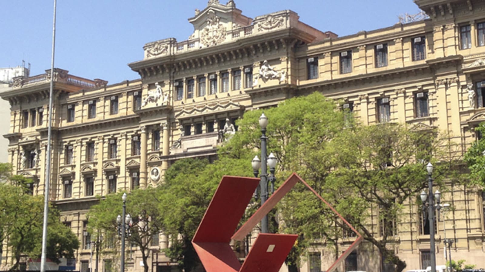 Grande oportunidade para quem tem NÍVEL MÉDIO! TJ SP tem mais de 500 vagas abertas com salários acima de R$ 6 mil; inscrições terminam dia 12/07