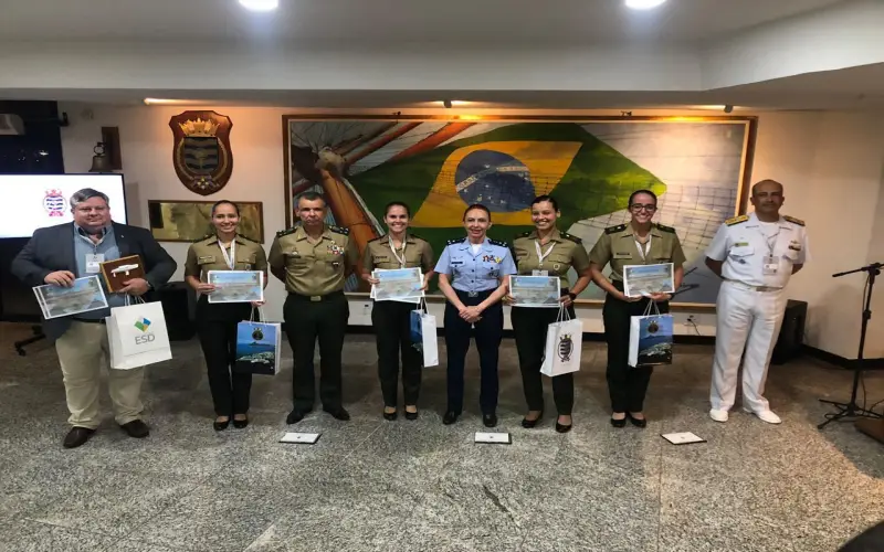 Exército celebra conquista das cadetes na AMAN: Mulheres alcançam 1° lugar em Congresso de Defesa, destacando-se na pesquisa sobre inclusão feminina. Descubra os detalhes dessa vitória histórica!