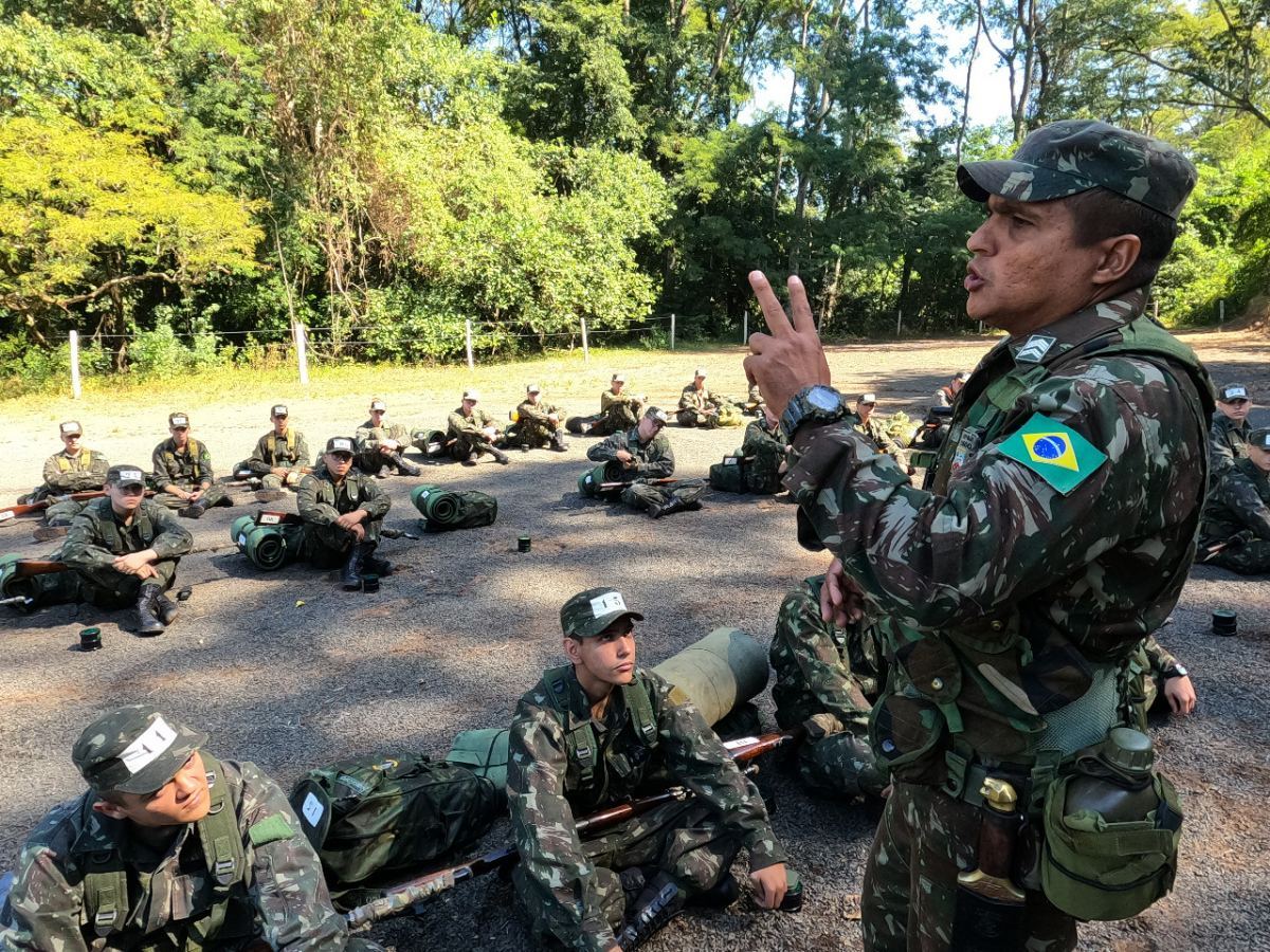 Exército abre vagas sem concurso para quem tem nível técnico em dezenas de profissões: veja como fazer a inscrição