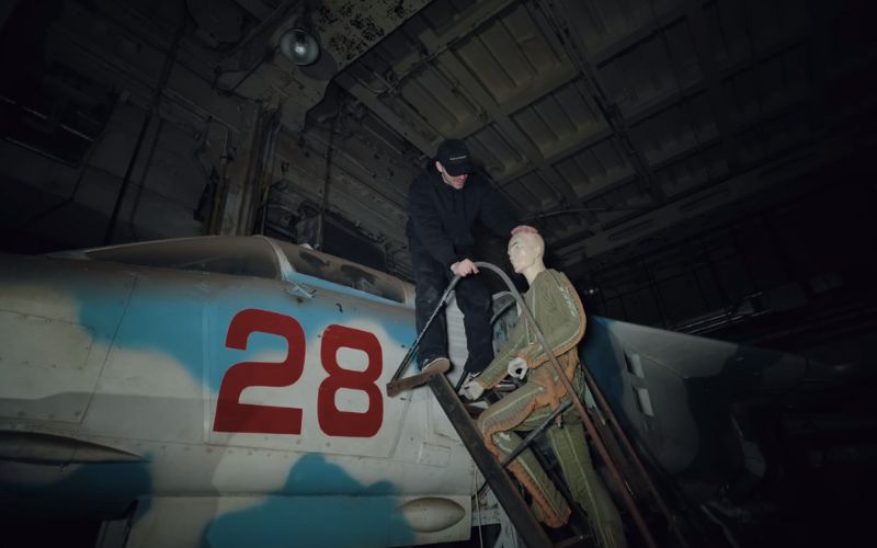 invadiram um porta aviões russo abandonado (2)