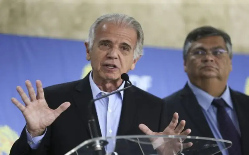 Governo brasileiro enfrenta cortes orçamentários impactando despesas militares: Entenda as implicações para o futuro das forças armadas