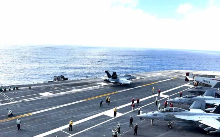 Aeronave F-35 “Lighting II”, entre outras, componentes da Ala Aérea do USS “George Washington”. Imagem Marinha do Brasil