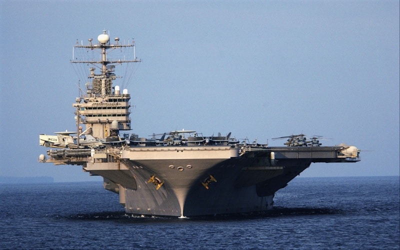 Marinha dos EUA revoluciona comunicação no gigantesco porta-aviões de propulsão nuclear USS Abraham Lincoln com satélites da Starlink de última geração, idealizados por Elon Musk