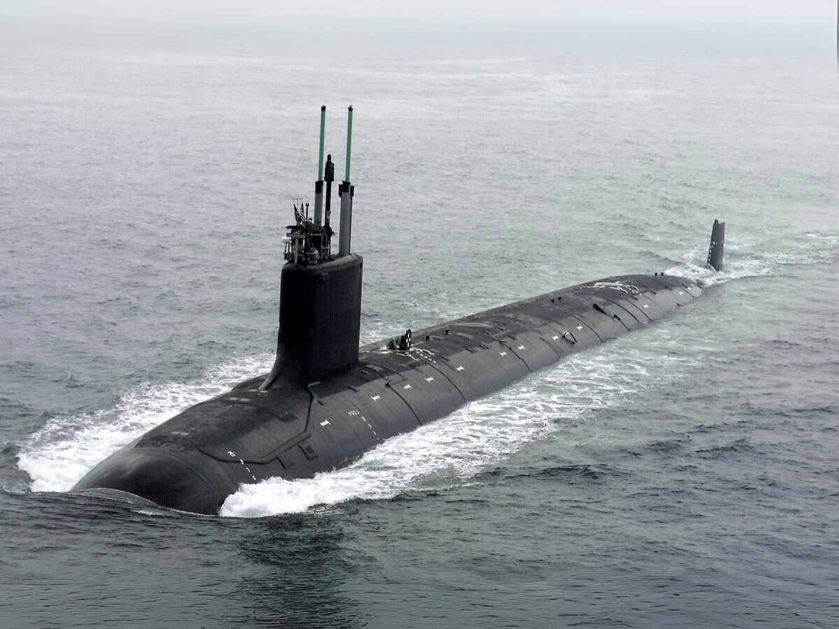 Novo submarino nuclear da Marinha dos EUA combina sigilo com poder de fogo, equipado com reator nuclear S9G de 210 MW e mísseis intercontinentais Tomahawk