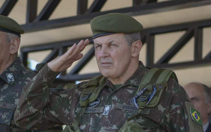 Após compra de 12 Black Hawks, Comandante do Exército autoriza mais US$ 250 mil para treinamento da nova frota nos EUA