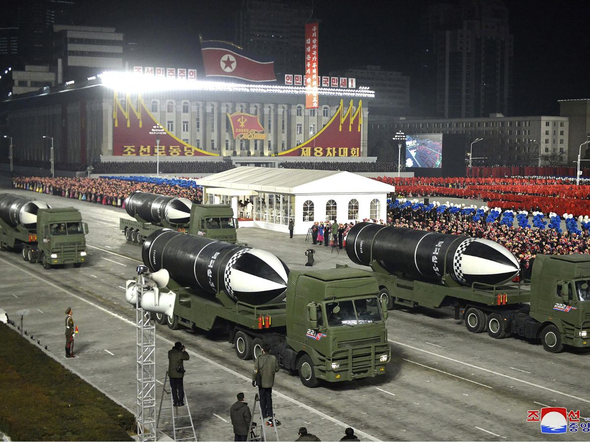 A vice-presidente dos Estados Unidos promete uma política intransigente em relação à Coreia do Norte, rejeitando diálogos e aumentando tensões: um risco iminente para a segurança global