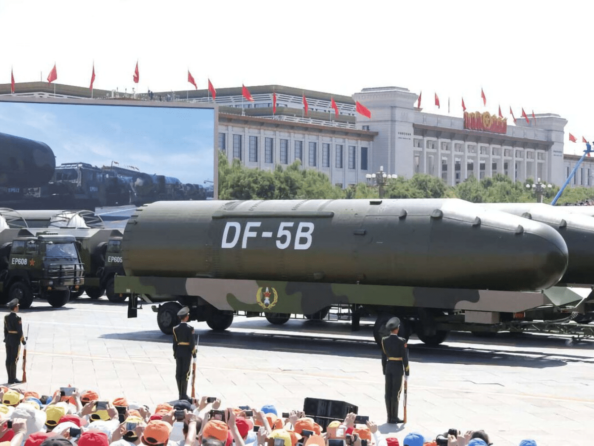 A ironia da China: enquanto expande seu arsenal nuclear, propõe que outras nações se abstenham do uso inicial de armas nucleares