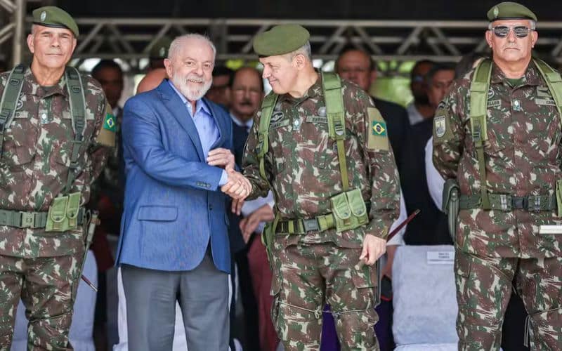 Lula exonera nove oficiais-generais de uma vez; General Sérgio da Costa Negraes e outros generais na lista