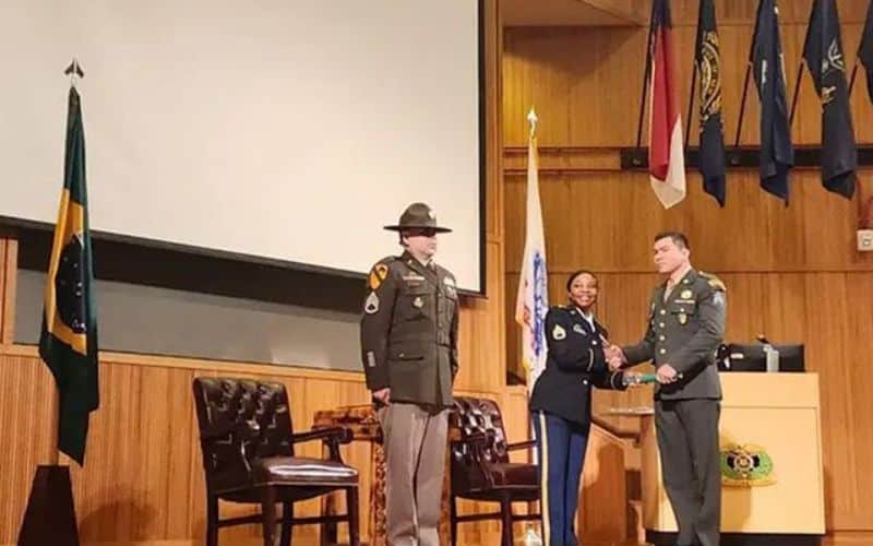 Sargento do Exército se destaca em curso nos EUA com militares dos EUA, Reino Unido, Canadá e Tunísia: “Desempenho Excepcional