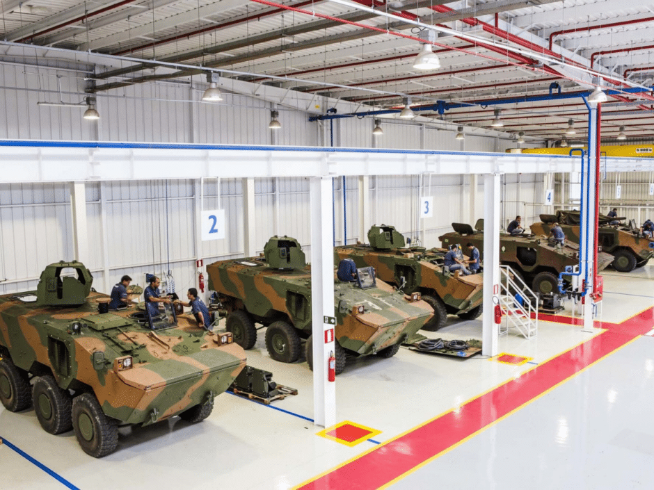 Os Estados Unidos estão impedindo o avanço da indústria de defesa brasileira? Doações de equipamentos militares podem estar freando o desenvolvimento nacional.