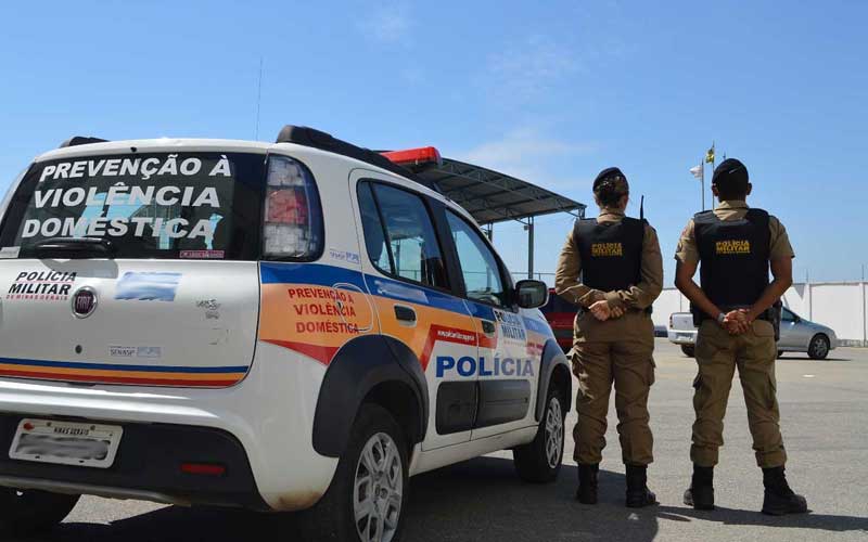 Sargento da PMMG mata mecânico – que seria amante da esposa – e faz chamada de vídeo para a mulher confessando crime. Em seguida, o militar se matou