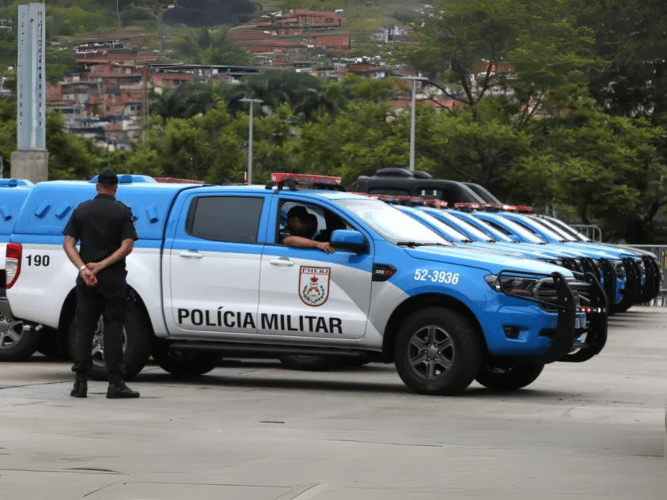 Policiais militares são presos após solicitarem 200 alinhamentos, 400 balanceamentos e 80 montagens de pneus em apenas dois dias, revelando fraudes em licitações na Baixada Santista