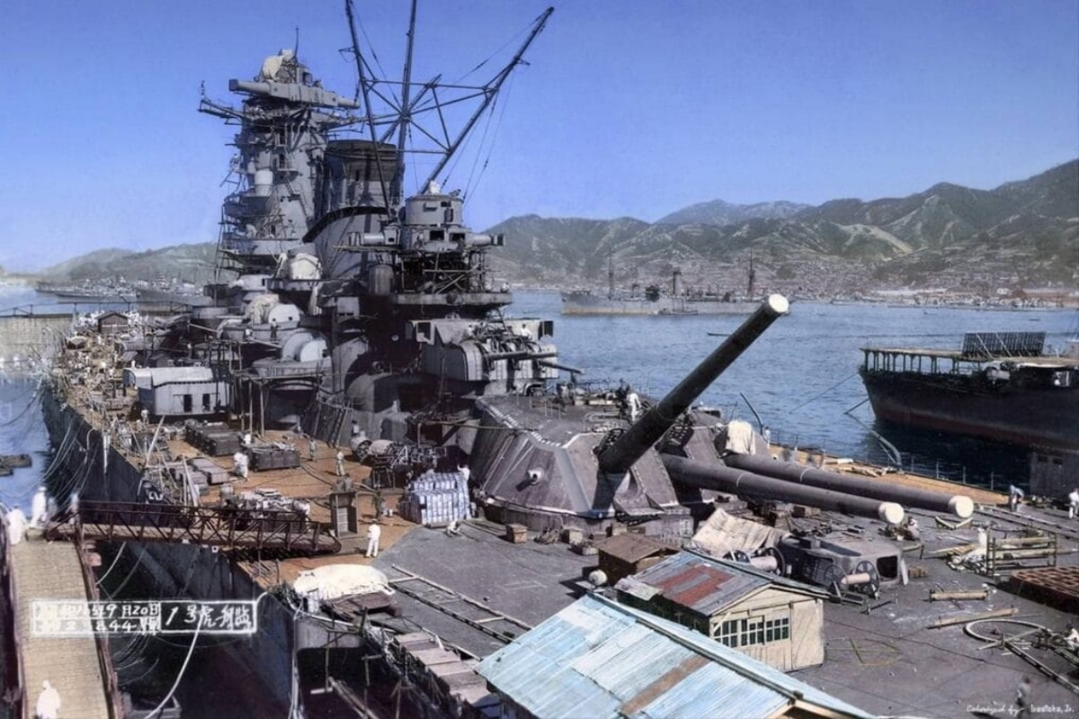 Em missão suicida, o porta-aviões dos EUA surpreendeu o mundo e afundou o poderoso e mais temido navio de guerra já construído pela Marinha, com 3.332 militares a bordo