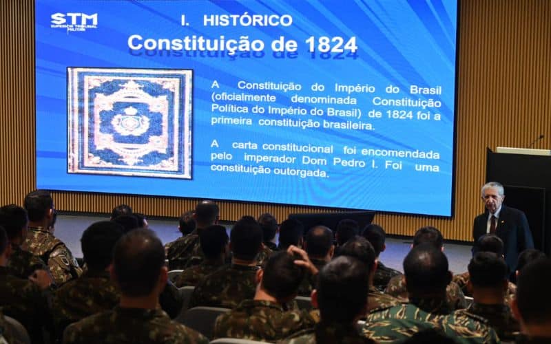 100 oficiais do Exército vão ao STM para aprender sobre Direito Militar
