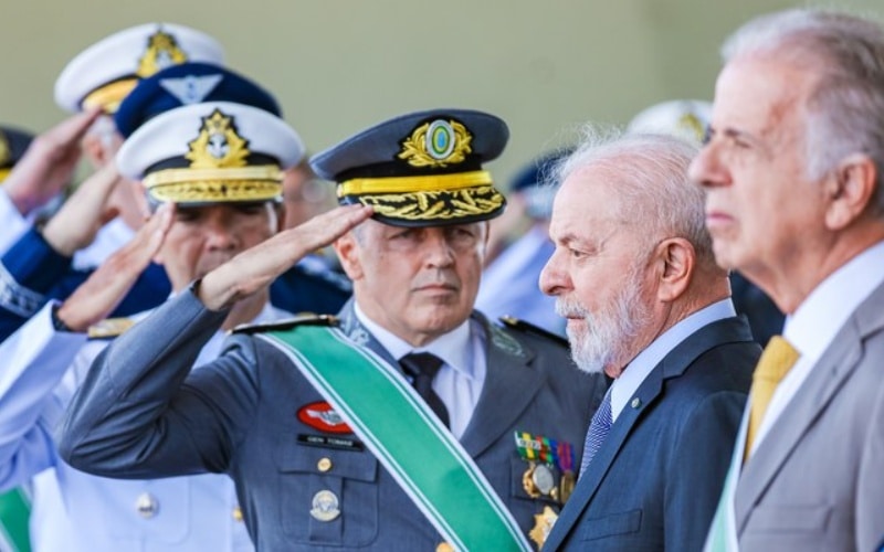 Comandantes das Forças Armadas descerão a rampa do Palácio do Planalto ao lado de Lula para abraçar a democracia em ato de lembrança de 8 de janeiro de 2023: “Virar a página”