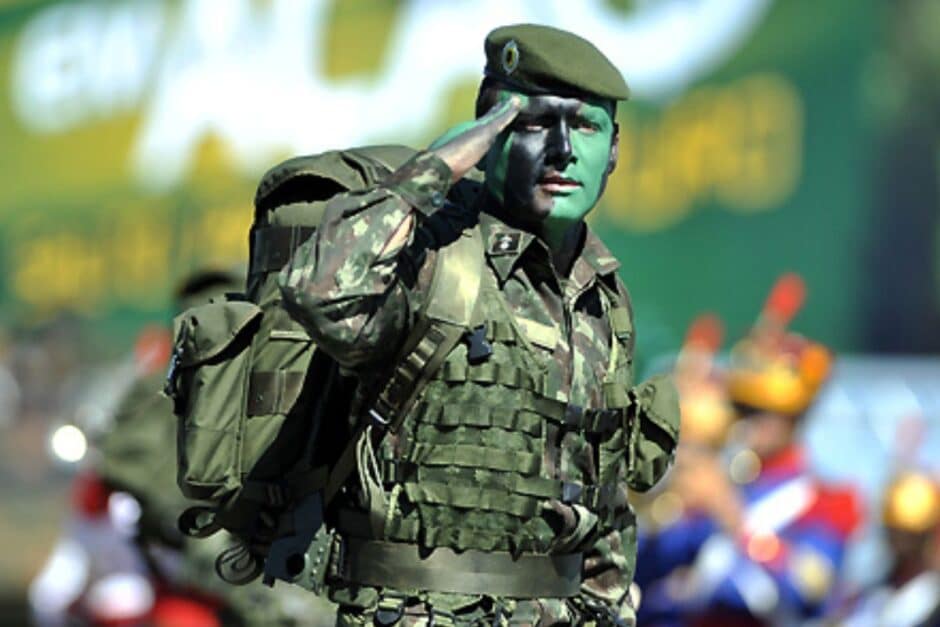 Exército abre seleção para Sargentos, sem concurso, para candidatos que tenham até 40 anos de idade, veja como se inscrever