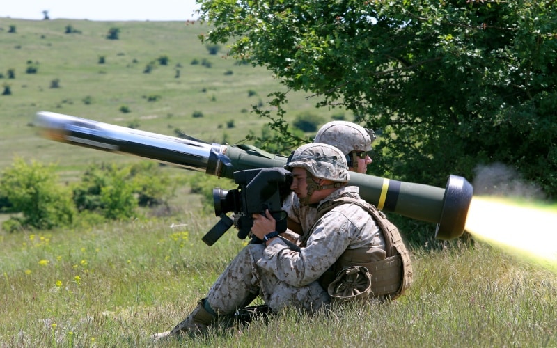 Exército dos EUA assina contrato bilionário para fabricação de armas antitanque: investimento recorde de US$ 1,3 bilhão para produção do Javelin, equipamento fundamental na estratégia de defesa