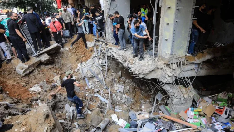 Ataque causou o colapso de pelo menos um edifício em Beirute. Foto: Reprodução