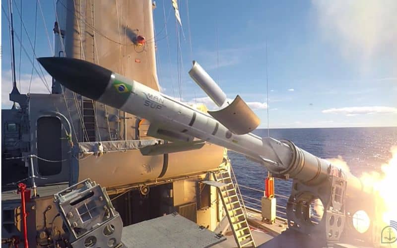 Marinha do Brasil e Grupo EDGE fecham acordo para concluir míssil antinavio MANSUP até 2025; alcance de 70km e ogiva explosiva poderosa