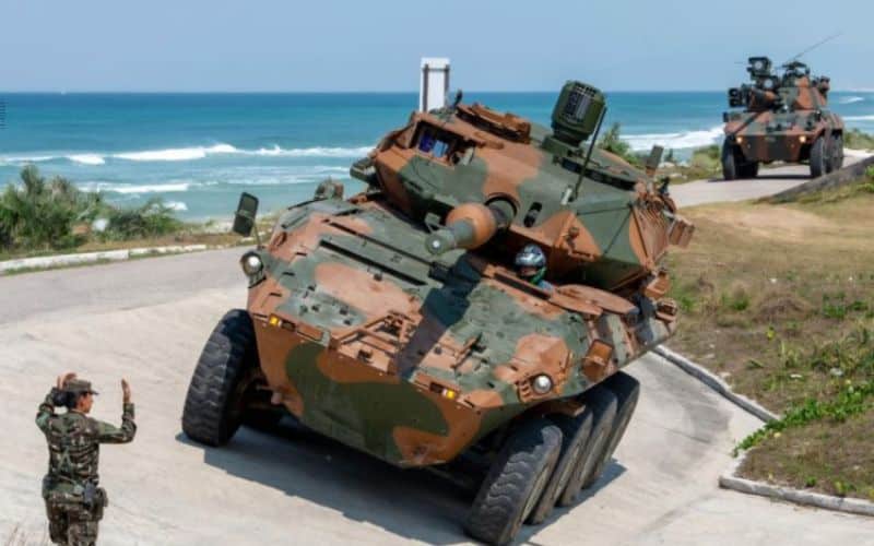 Exército divulga imagens do Cascavel NG equipado com mísseis anticarro MSS 1.2 AC e realiza testes rigorosos nos blindados Cascavel NG e Centauro II no Rio de Janeiro