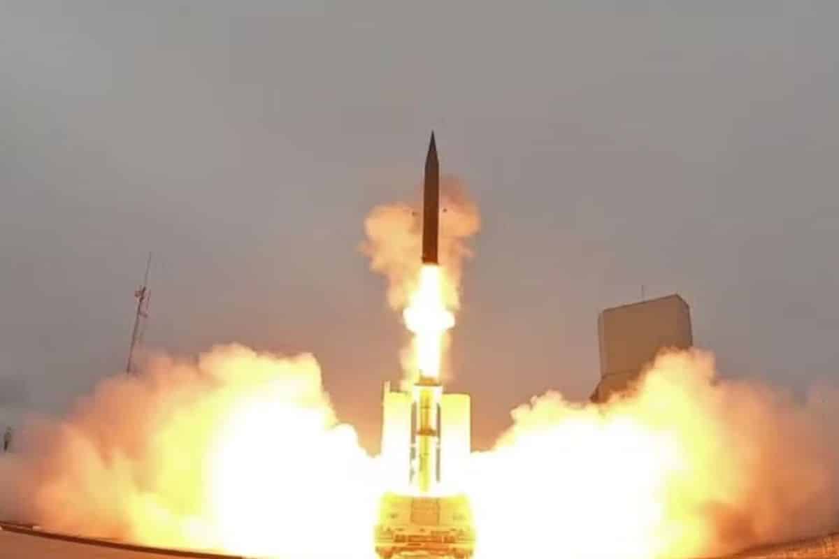 China surpreende o mundo ao fazer teste de míssil balístico intercontinental