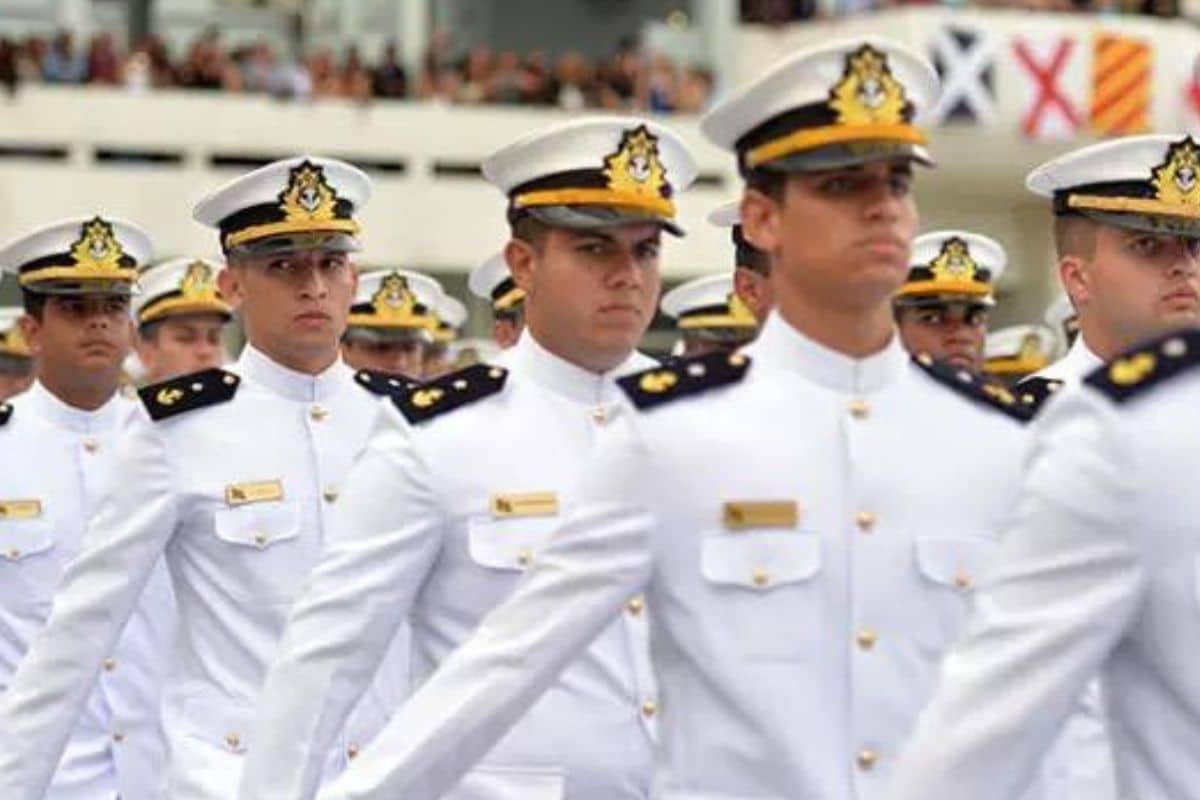 Corpo de Fuzileiros Navais ​da Marinha abre concurso para Oficiais! Salários acima de R$ 9 mil para diversas áreas