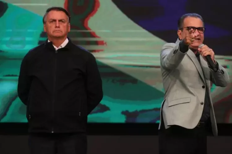 Jair Bolsonaro e Silas Malafaia aparecem juntos durante culto no Rio de Janeiro. Críticas de Malafaia a Bolsonaro revelam descontentamento com o Ex-presidente. Foto: Reprodução