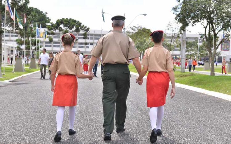 Destaque no ensino militar - As vitórias recorrentes dos colégios militares nas Olimpíadas Brasileiras de Matemática das Escolas Públicas não só são incontestáveis, como podem ser explicadas.
