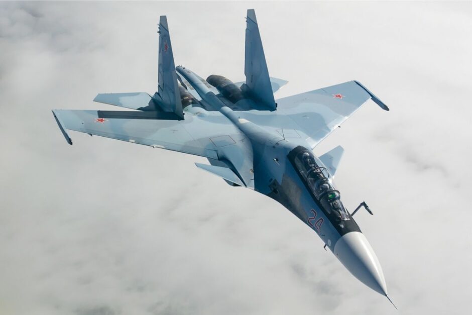 Os Sukhoi-30 da força aérea russa exibem poder devastador: destruição total ao perfurar até concreto