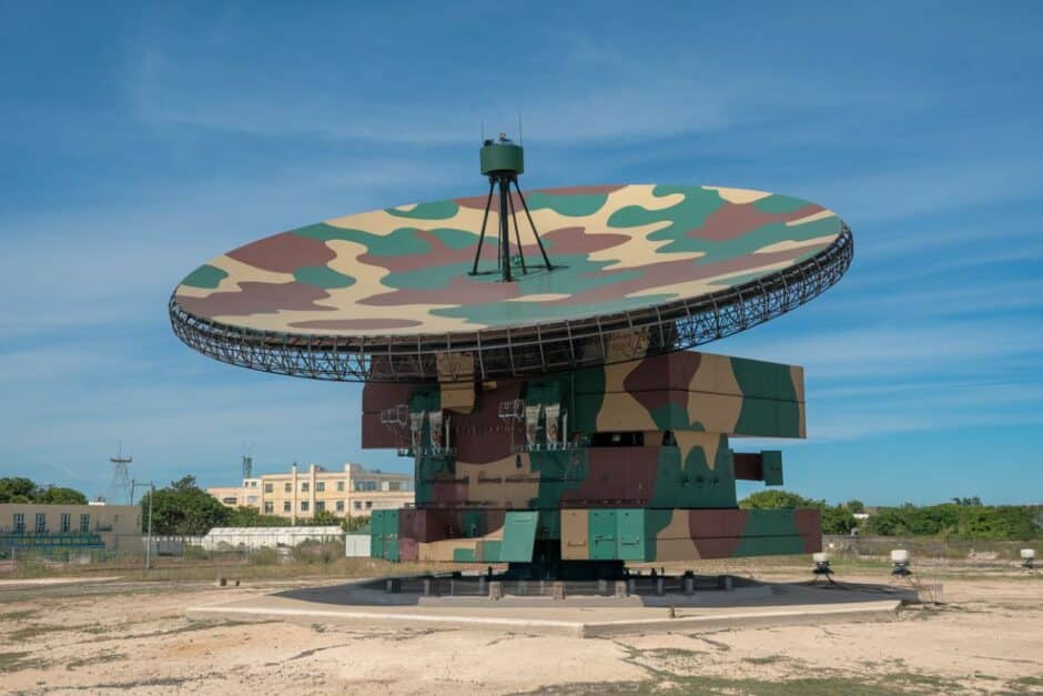 Especialistas alertam sobre a ameaça do novo radar da China, com alcance de até 9.200 milhas, instalado em Cuba, que pode espionar bases militares dos EUA
