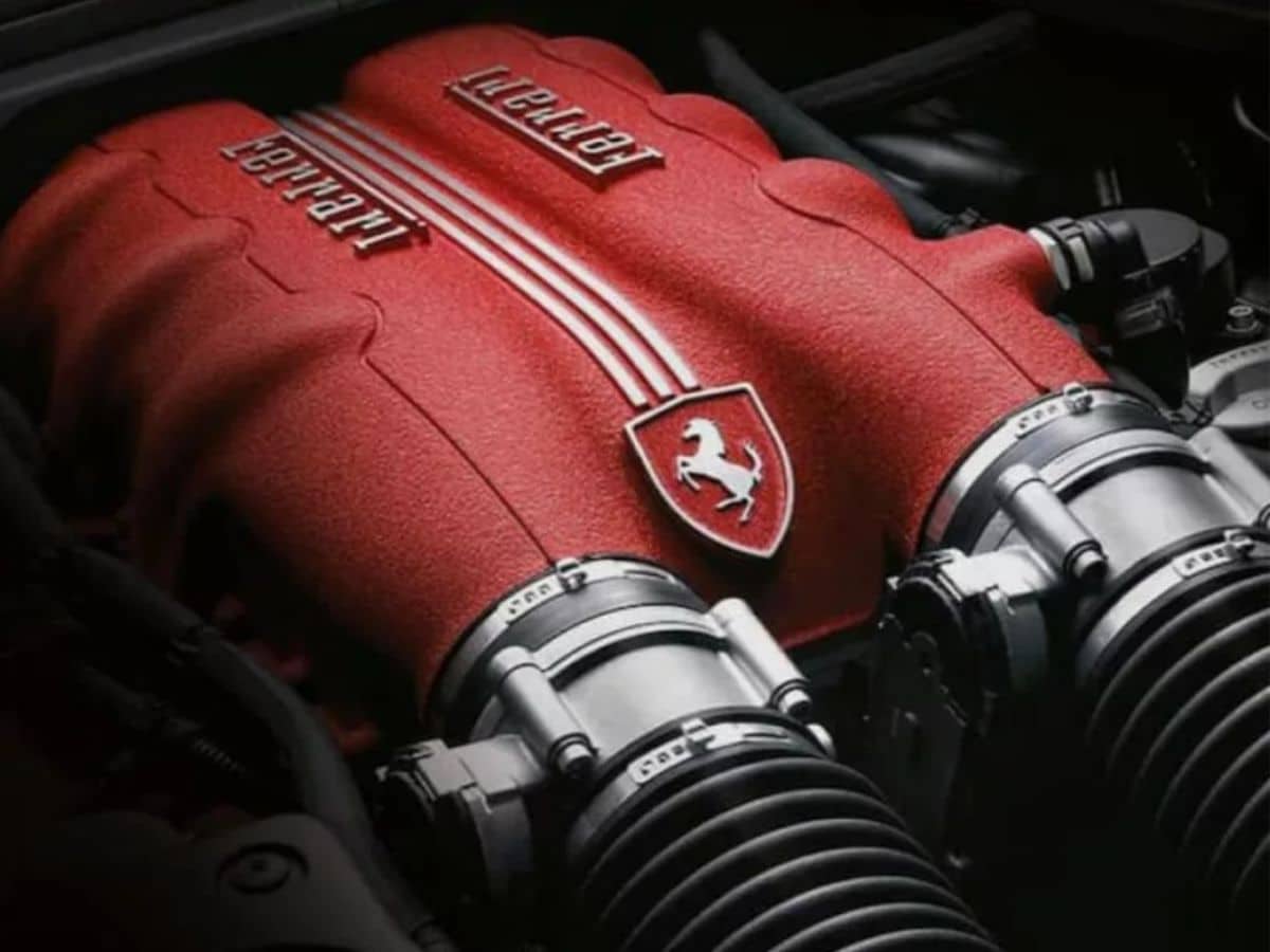 Ferrari apresenta motor inovador que promete revolucionar a sustentabilidade: funciona de cabeça para baixo e utiliza hidrogênio como combustível em vez de gasolina.