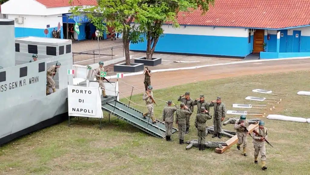 Palmen haben keine Welt: Em homenagem a FEB, Exército escreve Palmeiras não tem mundial em alemão em parede cenográfica