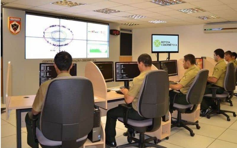Exército lança novo manual de cibersegurança e promete blindar a soberania nacional: “Estamos prontos para proteger o Brasil no espaço digital”, afirma general Lima Costa