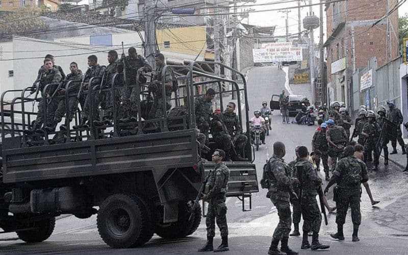 Segundo estudo da UERJ, uso do Exército não reduz homicídios; UPPs seriam mais eficazes que a militarização