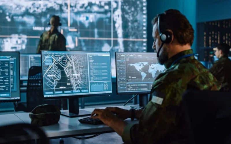 Sargento do Exército revela como a tecnologia das criptomoedas e a descentralização podem revolucionar a segurança cibernética nas Forças Armadas e proteger o Brasil contra ataques cibernéticos